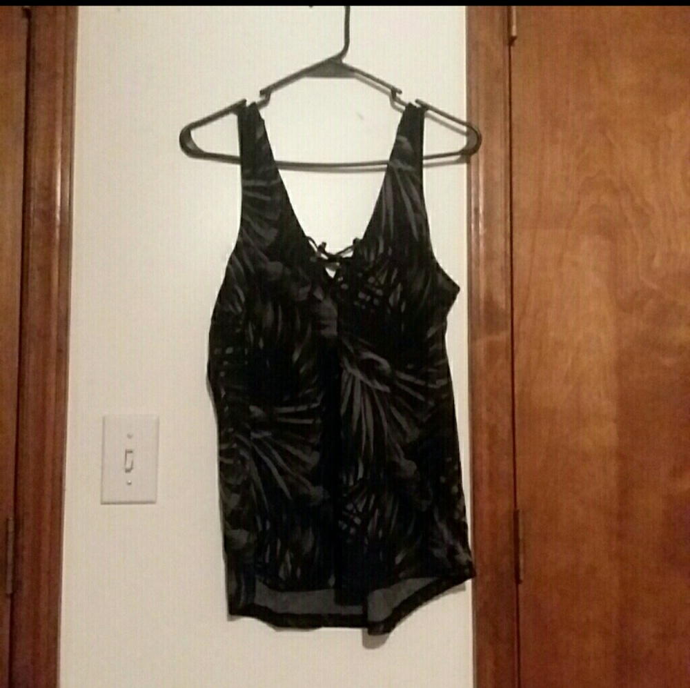 SOLD Victoria's secret pink tank top - Picture 2 of 3